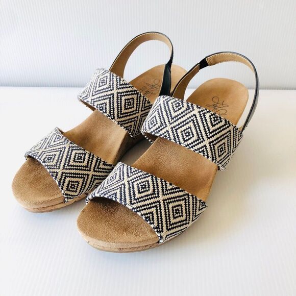 Life Stride Women Wedge Sandals 8.5 Black & White Marcela Primitive Aztec Design - Picture 1 of 9